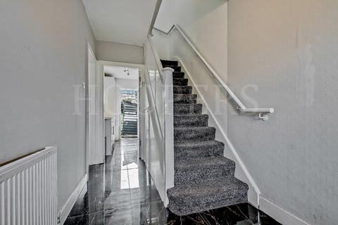 3 bedroom terraced house for sale, Crest Road, London, NW2