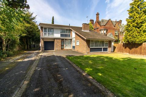 3 bedroom detached house for sale, Glebe Road, Leicester, LE2