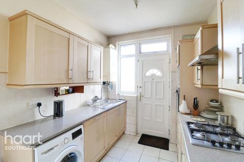 3 bedroom maisonette for sale, Cockfosters Road, Barnet