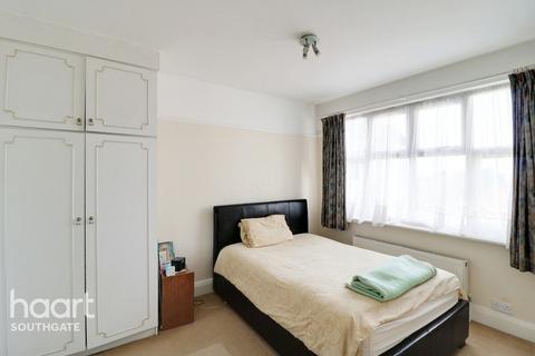 3 bedroom maisonette for sale, Cockfosters Road, Barnet