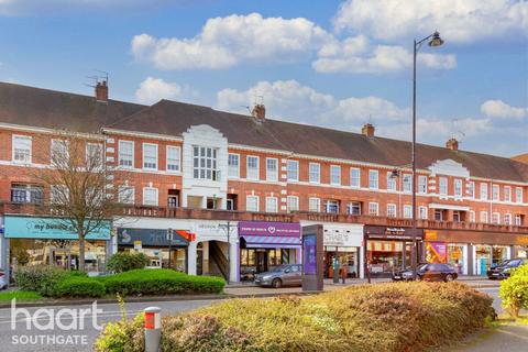 3 bedroom maisonette for sale, Cockfosters Road, Barnet