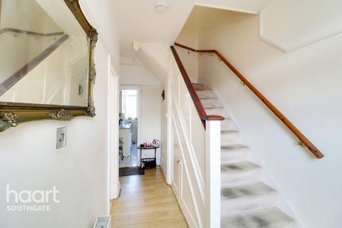 3 bedroom maisonette for sale, Cockfosters Road, Barnet
