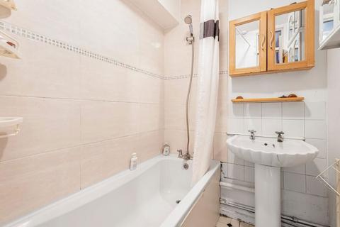80 Lambourn Close, London, W7 2LN
