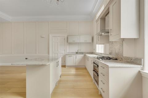 2 bedroom flat for sale, Mortlake High Street, London, SW14