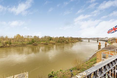 2 bedroom flat for sale, Mortlake High Street, London, SW14