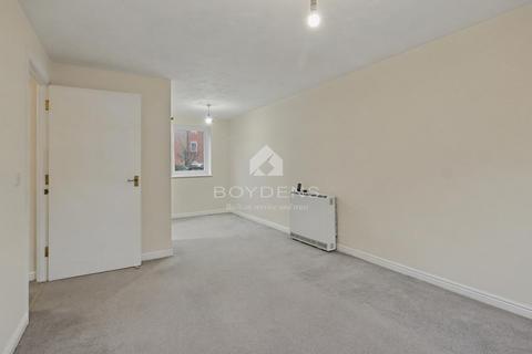 2 bedroom flat to rent, Meachen Road, Colchester CO2