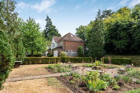 Chilterns End Close, Henley-on-Thames, Oxfordshire, RG9