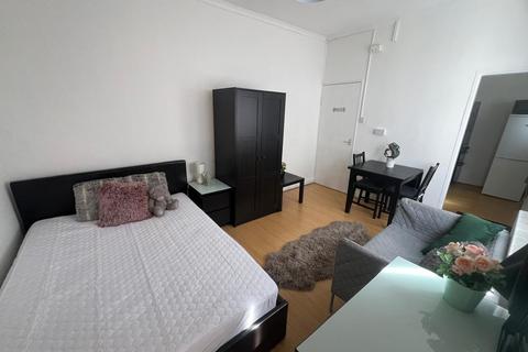 7 bedroom house of multiple occupation for sale, Bearwood Rd - 5 Bed HMO + 2 x Studio Flats , Smethwick, B66