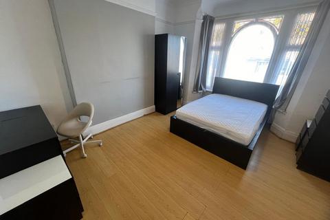 7 bedroom house of multiple occupation for sale, Bearwood Rd - 5 Bed HMO + 2 x Studio Flats , Smethwick, B66