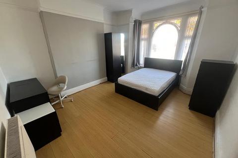 7 bedroom house of multiple occupation for sale, Bearwood Rd - 5 Bed HMO + 2 x Studio Flats , Smethwick, B66