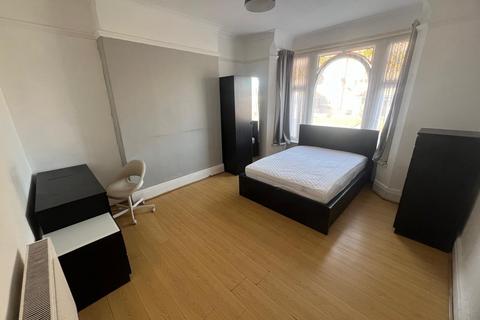 7 bedroom house of multiple occupation for sale, Bearwood Rd - 5 Bed HMO + 2 x Studio Flats , Smethwick, B66