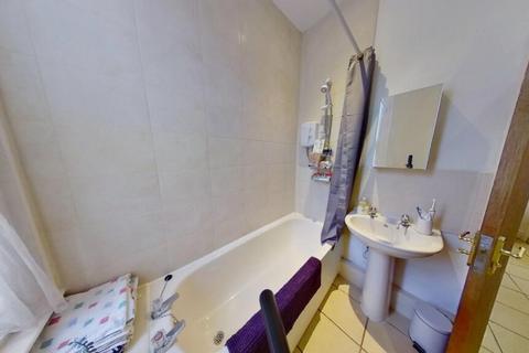2 bedroom house to rent, Addison Street, Nottingham NG1