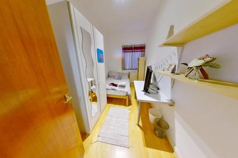 2 bedroom house to rent, Addison Street, Nottingham NG1