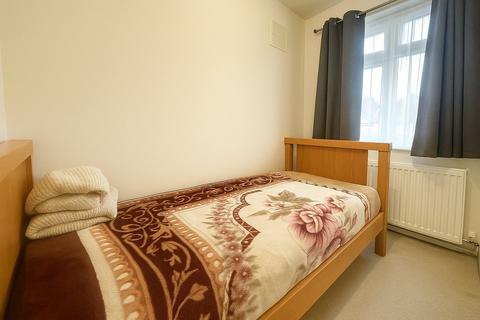 18 Willow Gardens, Hounslow, TW3 4JS