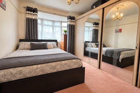 3 bedroom semi-detached house for sale, Willow Gardens, Greater London TW3
