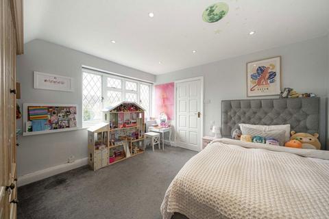 Woodland House Woodlands Drive, Sunbury-on-thames, TW16 5JS