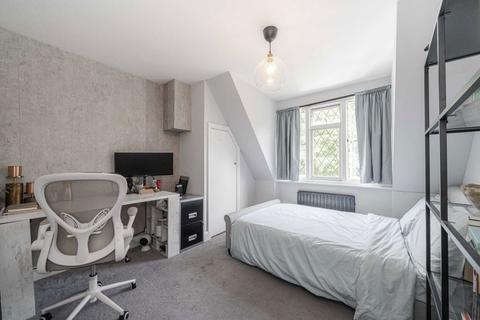 Woodland House Woodlands Drive, Sunbury-on-thames, TW16 5JS