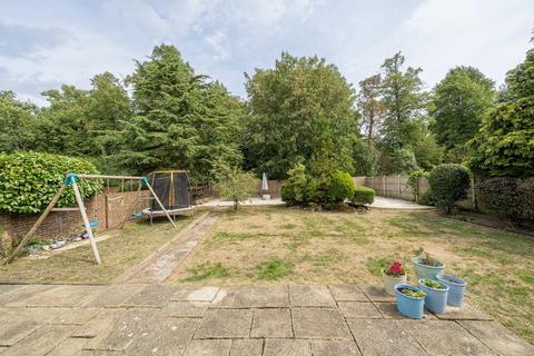 Woodland House Woodlands Drive, Sunbury-on-thames, TW16 5JS