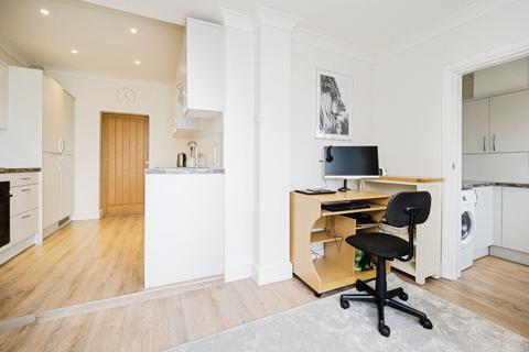 20 David Drive, Romford, RM3 0XX