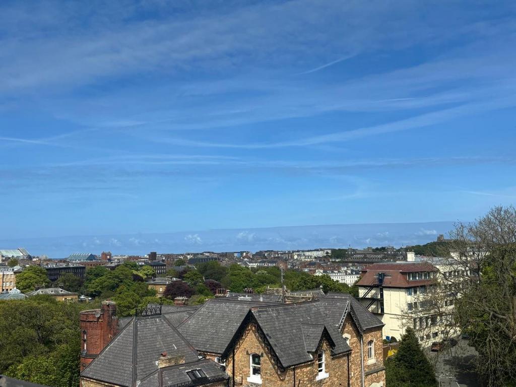 Crown crescent 6.jpg