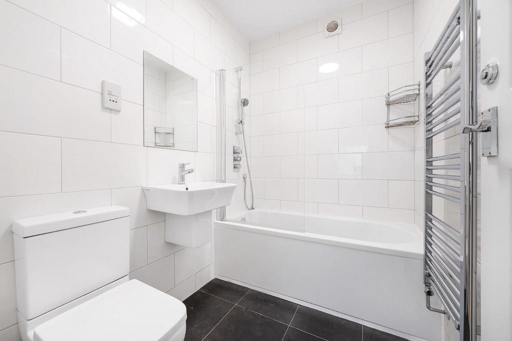 Bathroom.JPG