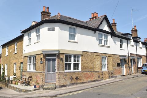 Cross Road, Weybridge, Surrey, KT13