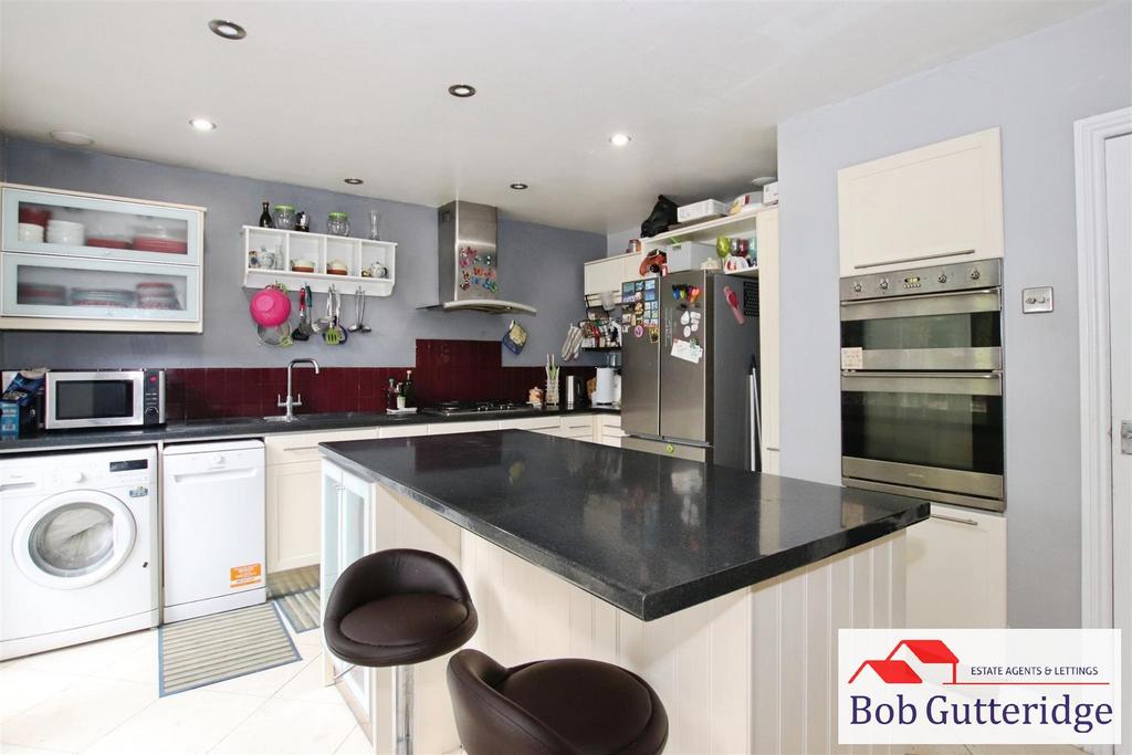 Extended fitted kitchen / breakfast room