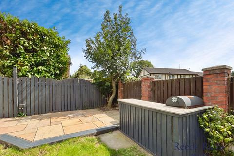 3 bedroom end of terrace house to rent, Beechfield Drive, Cheshire CW10