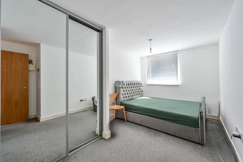 1 bedroom flat for sale, Victoria Way, Woking, GU21