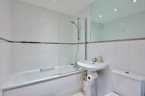 1 bedroom flat for sale, Victoria Way, Woking, GU21
