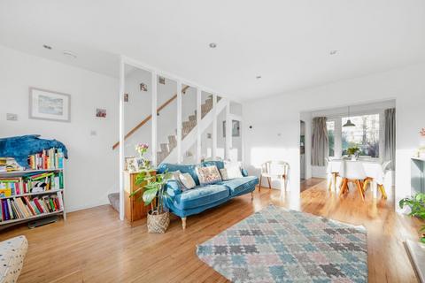 2 Buckleigh Way, London, SE19 2PZ