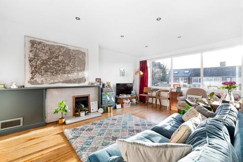 2 Buckleigh Way, London, SE19 2PZ