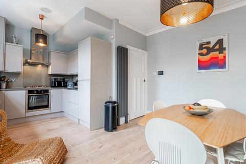 3 Carrick Crescent, Giffnock, Glasgow, G46 6PP