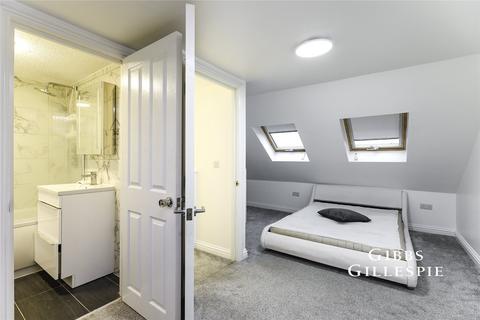 5 bedroom semi-detached house to rent, Appledore Avenue, Ruislip, HA4