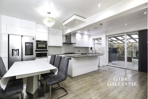 5 bedroom semi-detached house to rent, Appledore Avenue, Ruislip, HA4