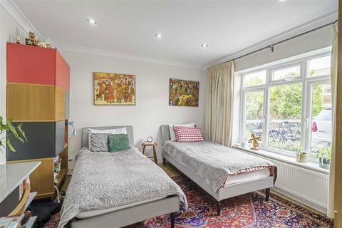 21 Everdon Road, London, SW13 9AH