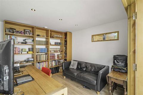 21 Everdon Road, London, SW13 9AH
