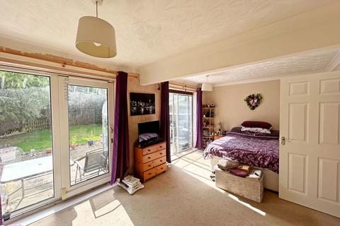 1 bedroom detached bungalow for sale, St. Annes Close, Skegness, Lincolnshire, PE25 1DE