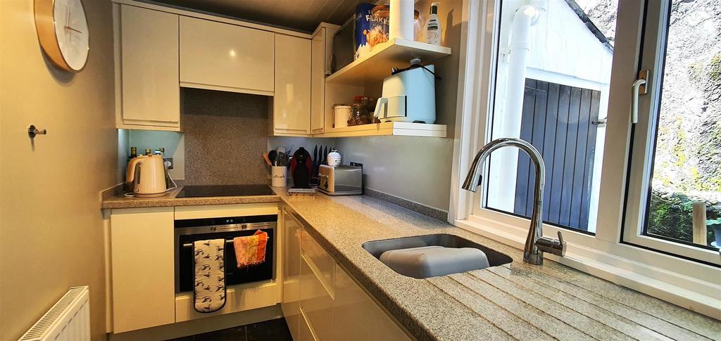 Kitchen 1.jpg