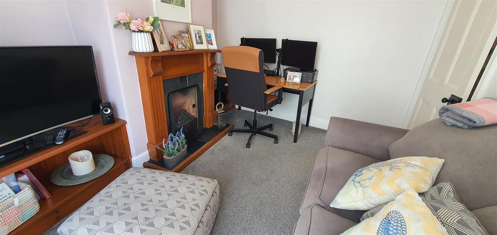 Sitting room 2.jpg