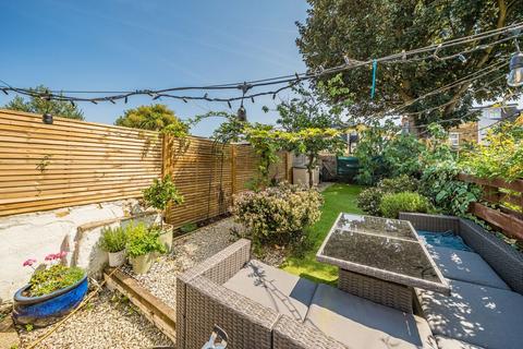 19a Gould Road, Twickenham, TW2 6RN