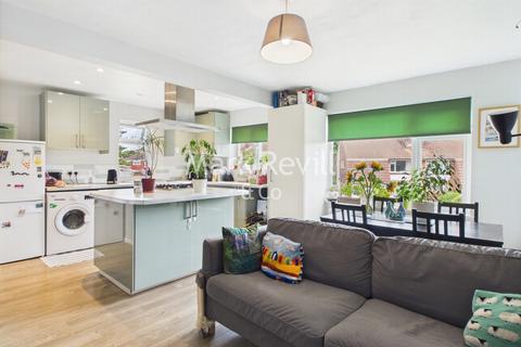 Appledore Gardens, Lindfield, RH16