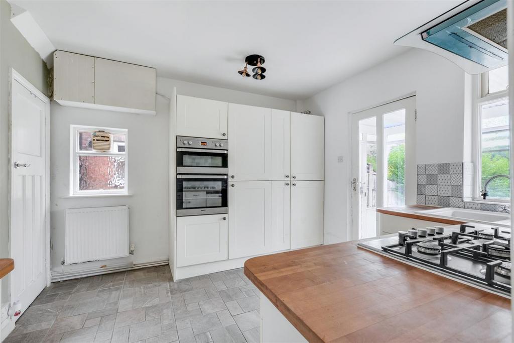 Kitchen 2.jpeg