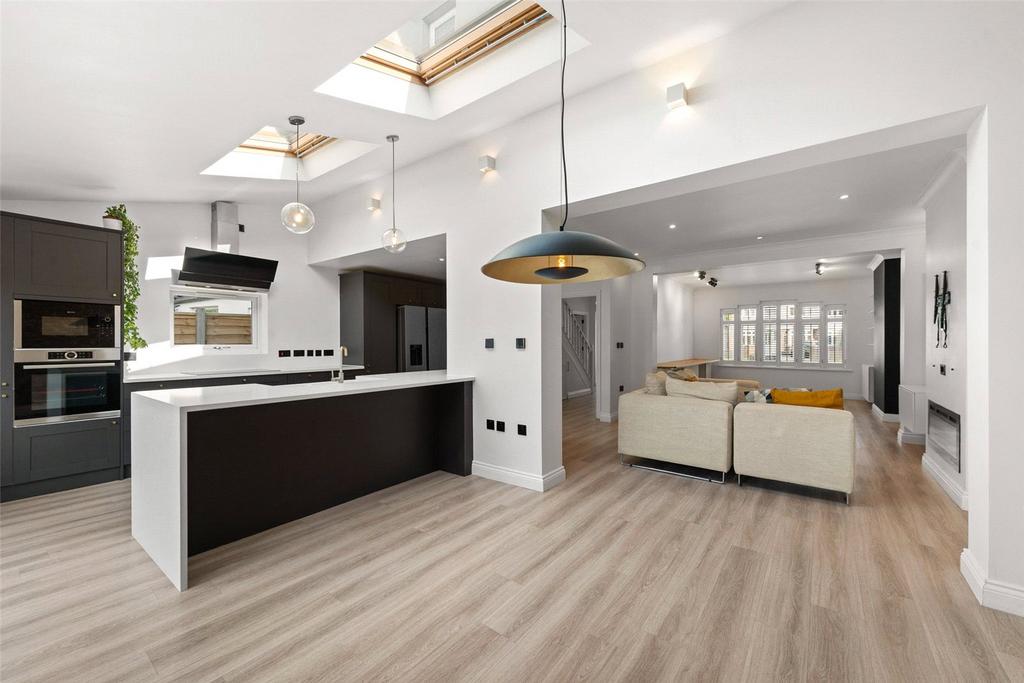 Kitchen/Dining Area