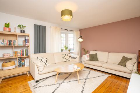 27 Birchfields Rise, Leeds, LS14 2HU
