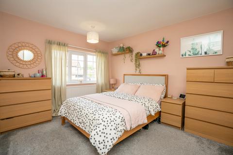 27 Birchfields Rise, Leeds, LS14 2HU