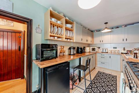 27 Heath Hill, Dawley, Telford, TF4 2JT
