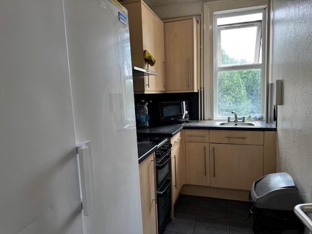 Kitchen 2.jpg