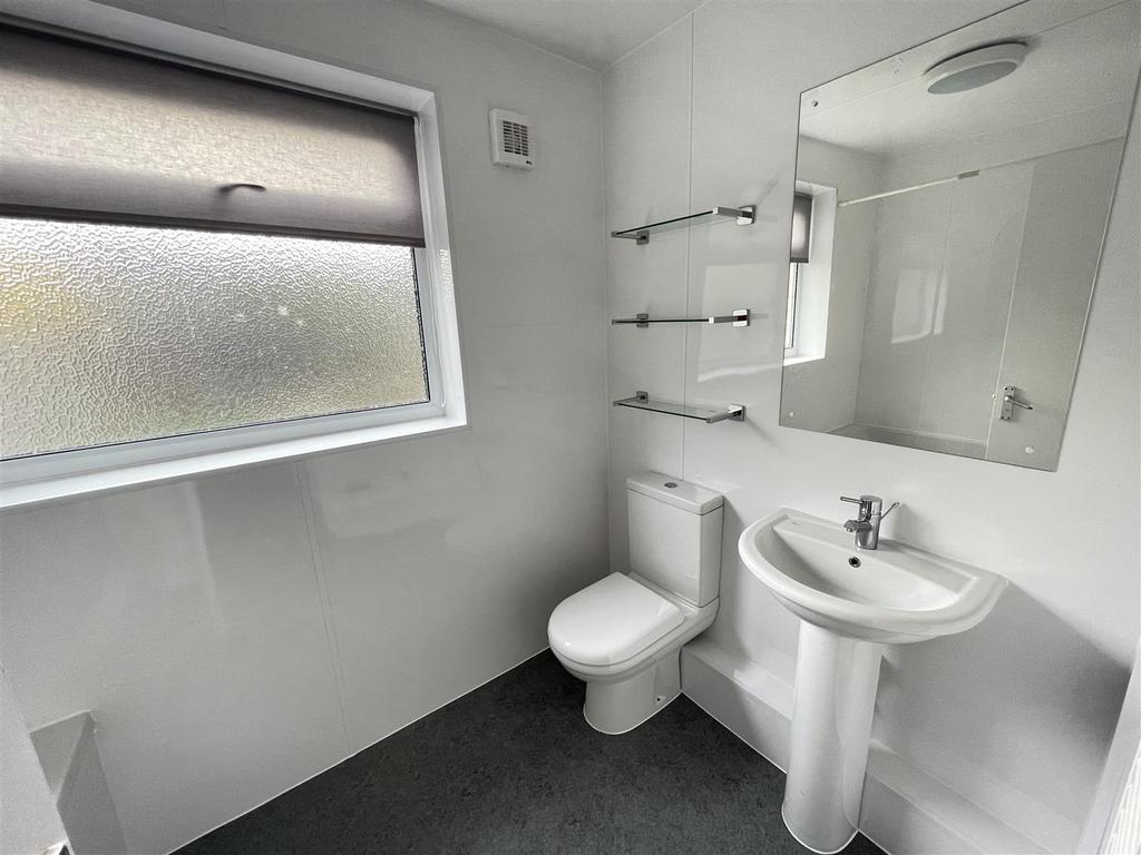 114-BATHROOM-1.jpeg