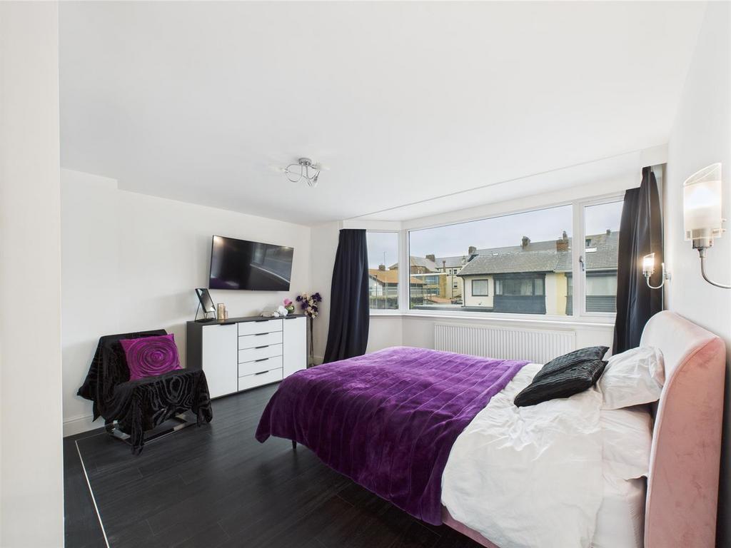 Bed 1.jpg